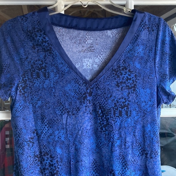 Alfani essential v neck size M - Picture 2 of 7